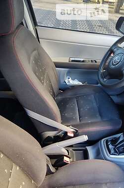 Хэтчбек Mazda 2 2003 в 
