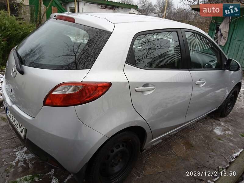 Хетчбек Mazda 2 2010 в Сахновщині