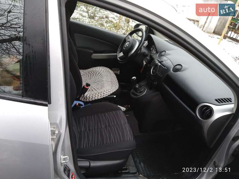 Хетчбек Mazda 2 2010 в Сахновщині