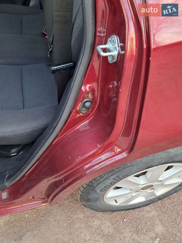 Хэтчбек Mazda 2 2007 в Коростене