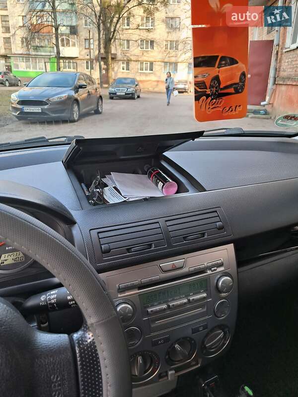 Хэтчбек Mazda 2 2007 в Коростене