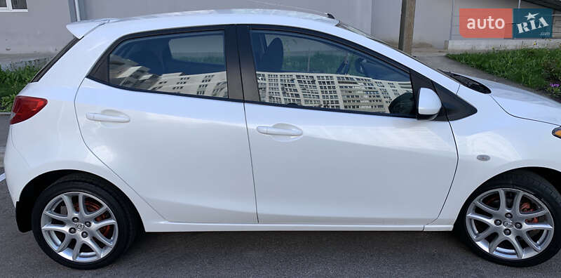 Хэтчбек Mazda 2 2014 в Чернигове