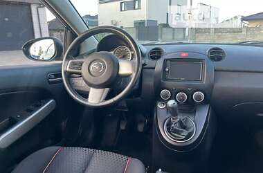 Хэтчбек Mazda 2 2011 в 