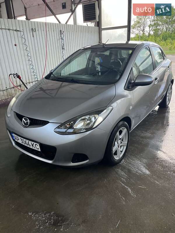 Хэтчбек Mazda 2 2009 в Синельниково