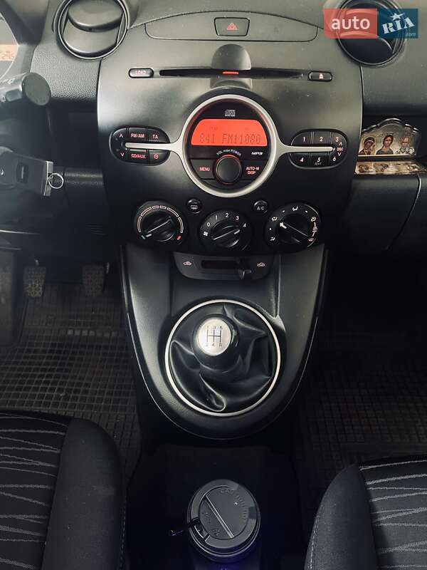 Хэтчбек Mazda 2 2009 в Синельниково