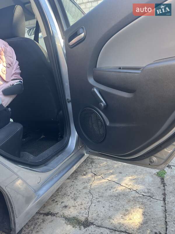 Хэтчбек Mazda 2 2009 в Синельниково