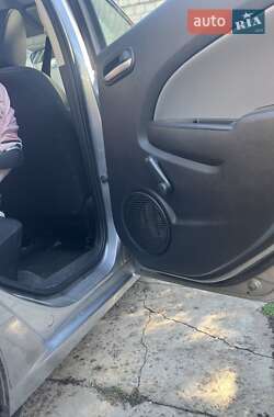 Хэтчбек Mazda 2 2009 в 