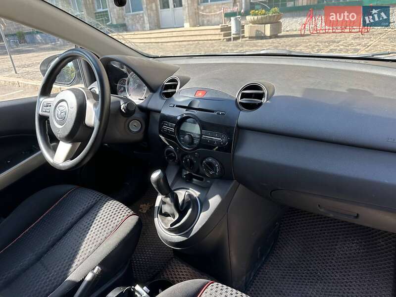 Хэтчбек Mazda 2 2011 в Николаеве