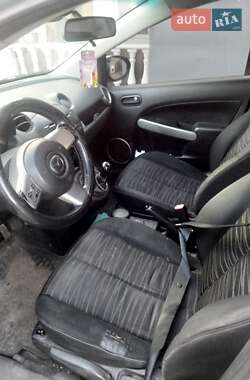 Хэтчбек Mazda 2 2008 в 