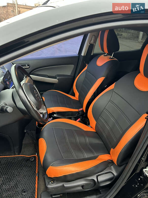 Хэтчбек Mazda 2 2009 в Запорожье
