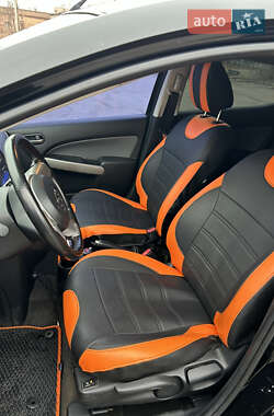Хэтчбек Mazda 2 2009 в 