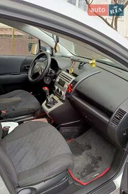 Хэтчбек Mazda 2 2006 в 