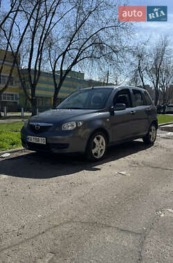 Хэтчбек Mazda 2 2004 в 