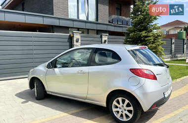 Хэтчбек Mazda 2 2009 в 