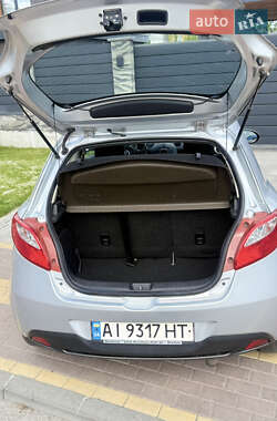 Хэтчбек Mazda 2 2009 в 