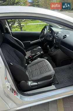 Хэтчбек Mazda 2 2009 в 