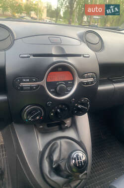 Хэтчбек Mazda 2 2008 в 