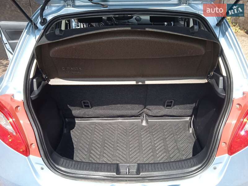 Хэтчбек Mazda 2 2008 в Кривом Роге