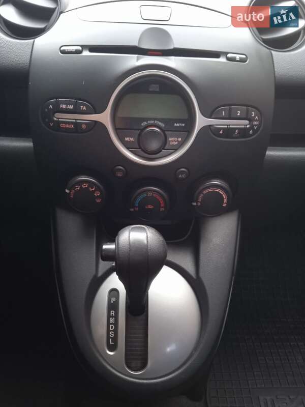 Хэтчбек Mazda 2 2008 в Кривом Роге