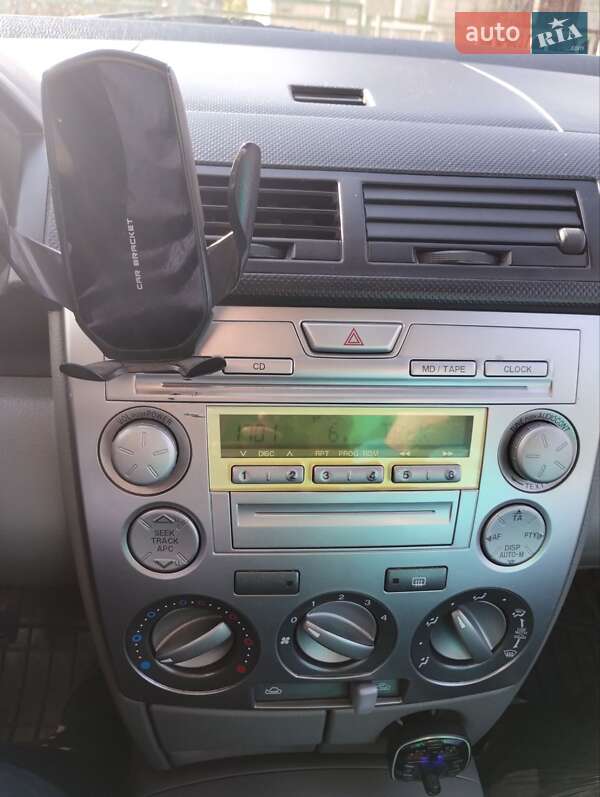 Хэтчбек Mazda 2 2004 в Ровно