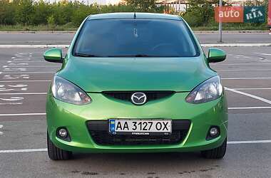 Хэтчбек Mazda 2 2009 в 