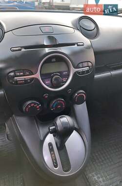 Хэтчбек Mazda 2 2009 в 