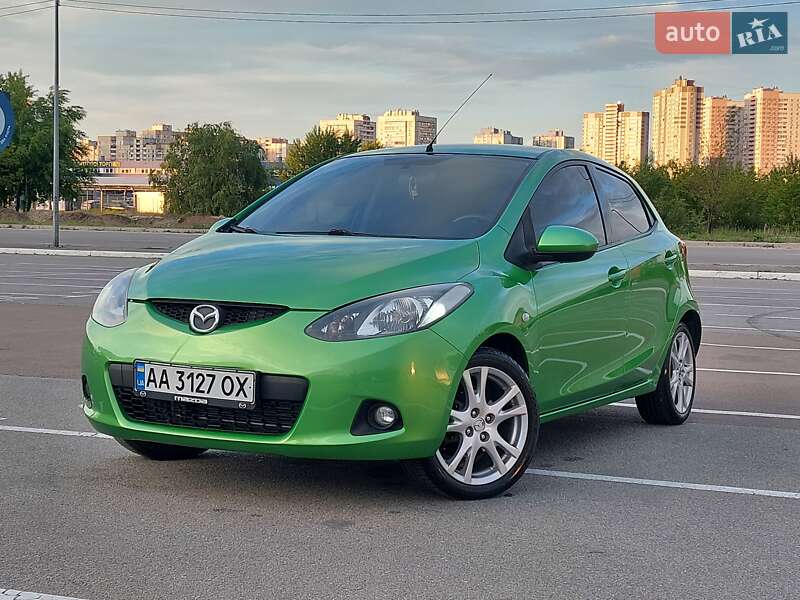 Хэтчбек Mazda 2 2009 в 