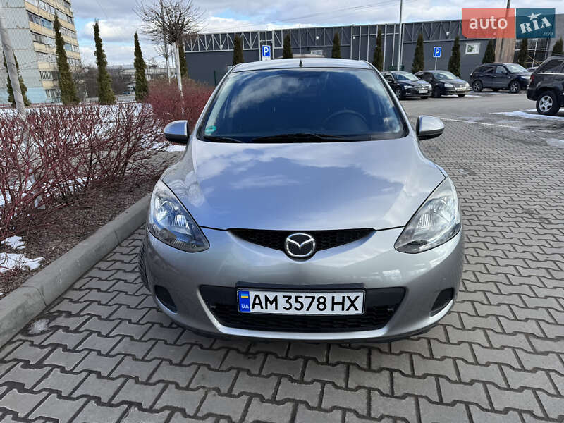 Хэтчбек Mazda 2 2009 в 