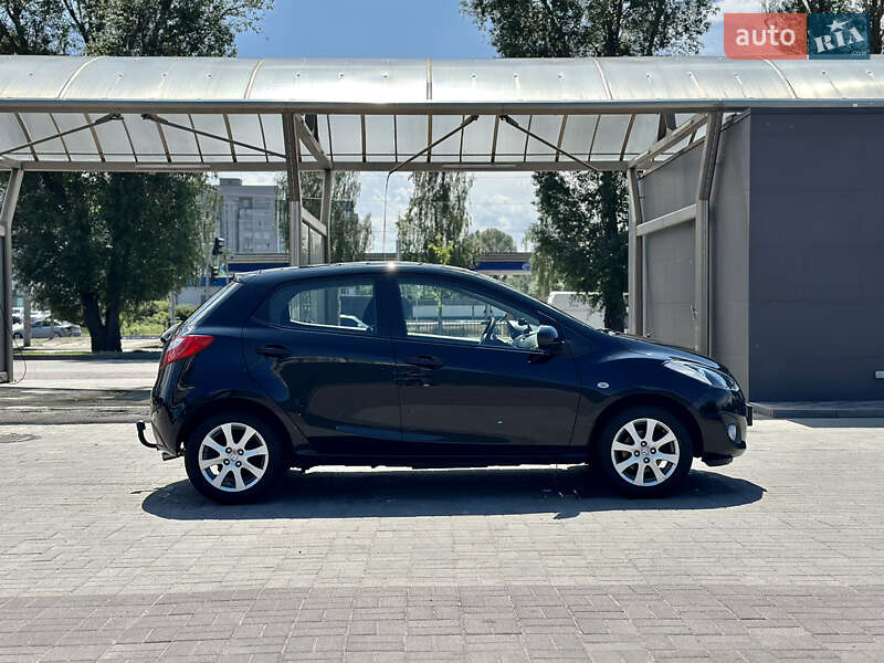 Хэтчбек Mazda 2 2011 в Днепре