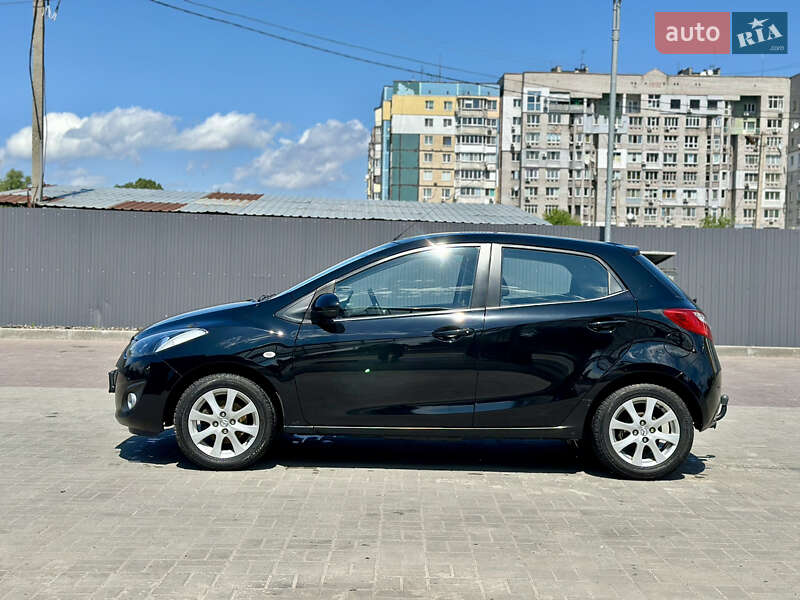 Хэтчбек Mazda 2 2011 в Днепре
