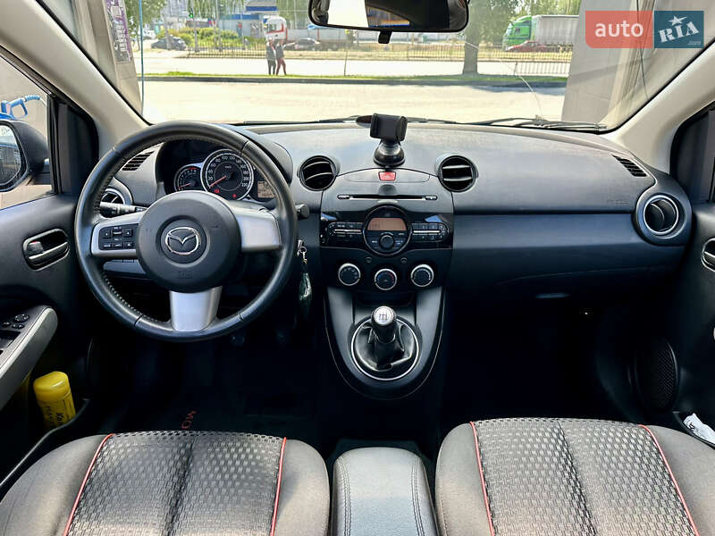 Хэтчбек Mazda 2 2011 в Днепре