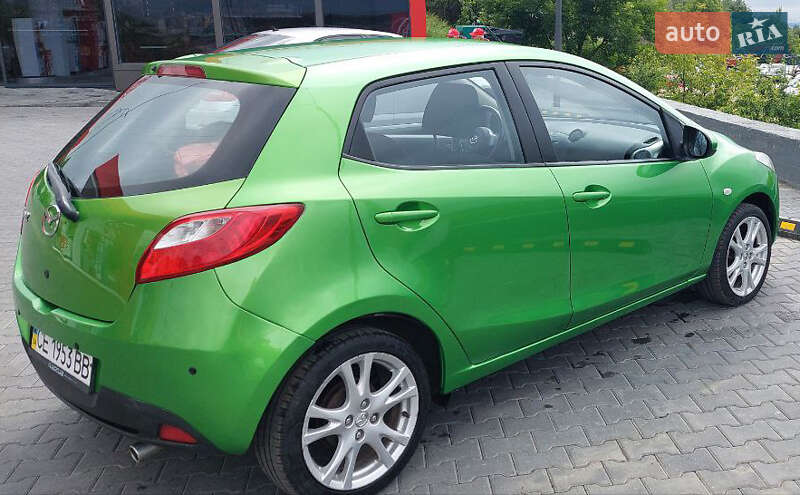 Хетчбек Mazda 2 2008 в Чернівцях