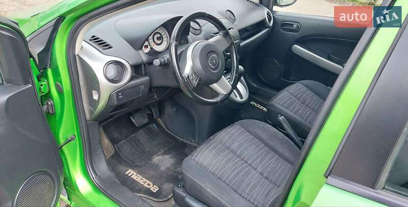 Хетчбек Mazda 2 2008 в Чернівцях