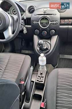 Хэтчбек Mazda 2 2009 в 