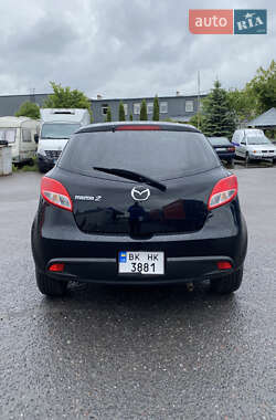 Хэтчбек Mazda 2 2011 в 