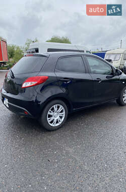 Хэтчбек Mazda 2 2011 в 