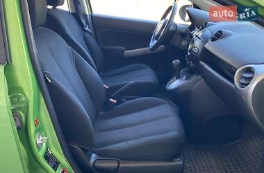 Хэтчбек Mazda 2 2008 в 