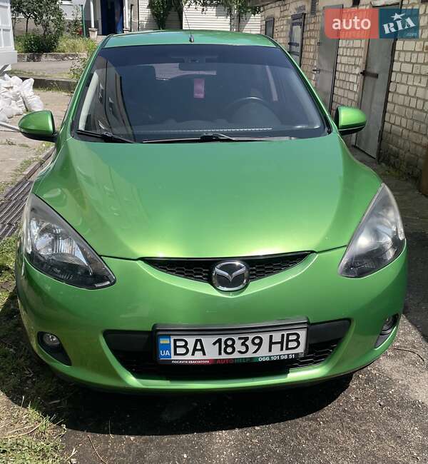 Хэтчбек Mazda 2 2009 в 