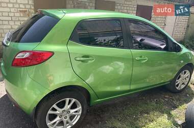 Хэтчбек Mazda 2 2009 в 