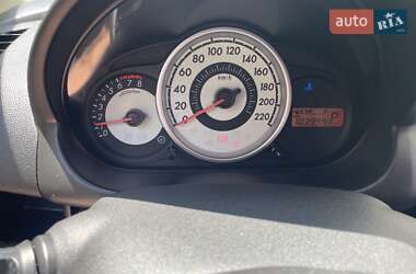 Хэтчбек Mazda 2 2009 в 