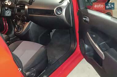 Хэтчбек Mazda 2 2010 в 