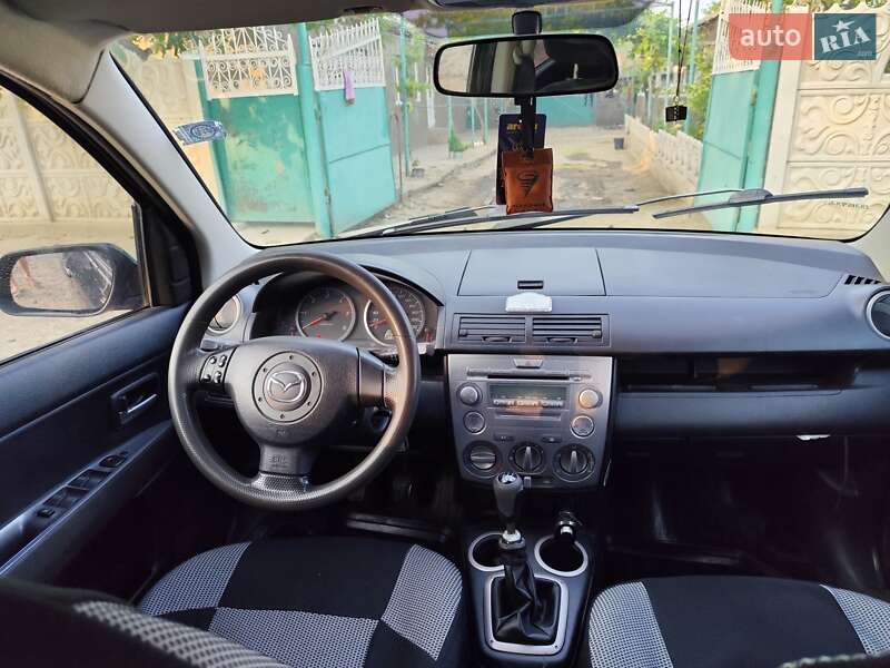 Хетчбек Mazda 2 2006 в Тарутиному