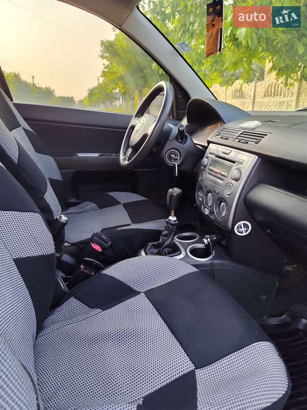 Хетчбек Mazda 2 2006 в Тарутиному