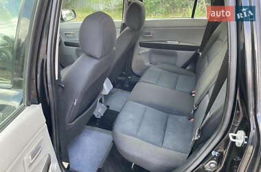 Хэтчбек Mazda 2 2004 в 