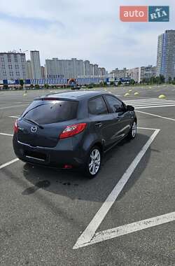 Хэтчбек Mazda 2 2008 в 