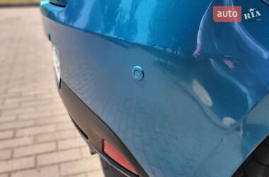 Хэтчбек Mazda 2 2011 в 