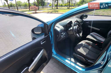 Хэтчбек Mazda 2 2011 в 