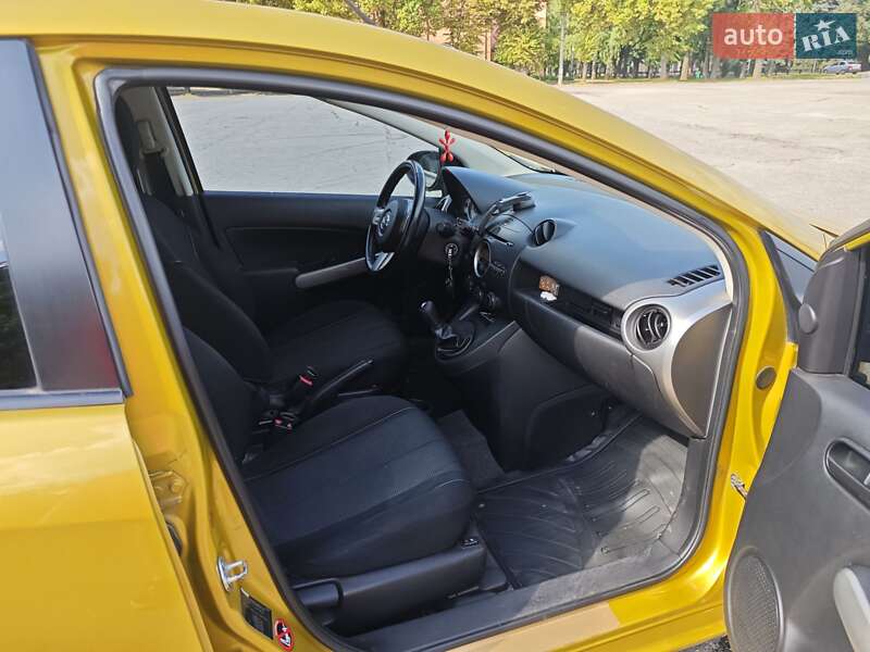 Хэтчбек Mazda 2 2008 в Лозовой