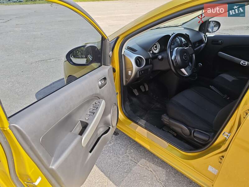 Хэтчбек Mazda 2 2008 в Лозовой