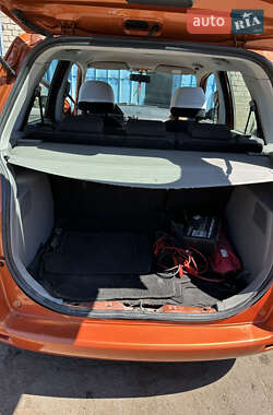 Хэтчбек Mazda 2 2003 в 